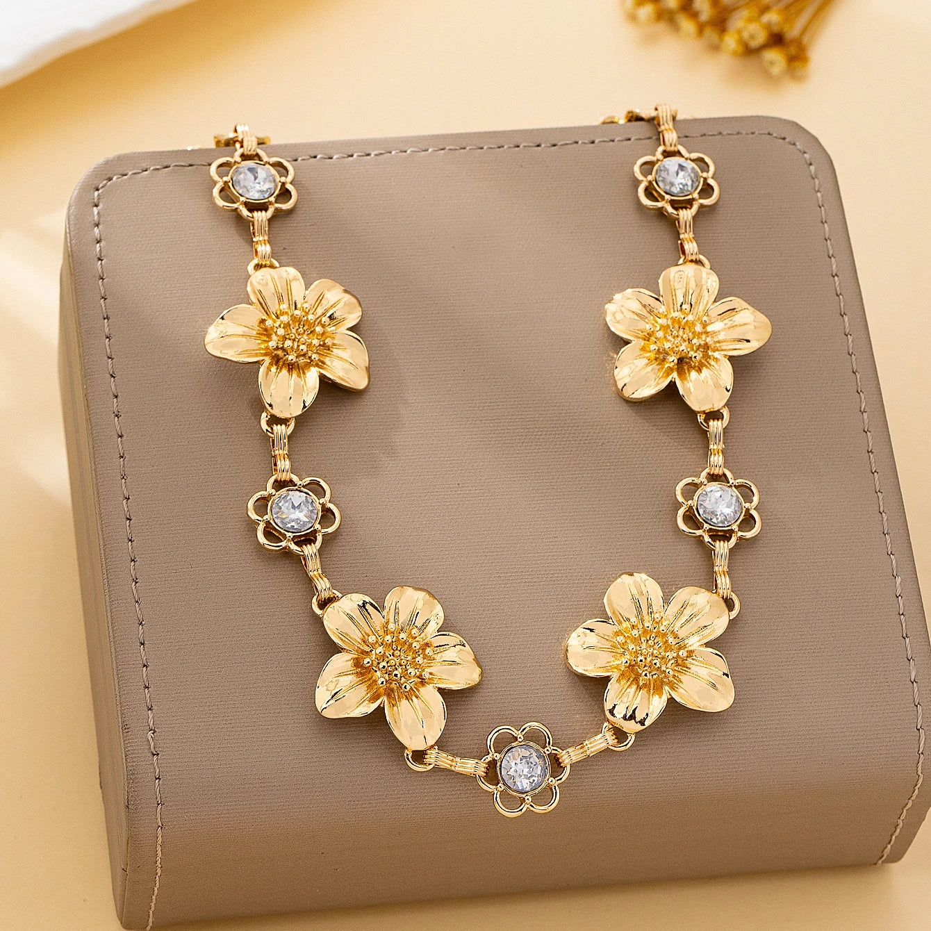 Women's Waist Chain, Shiny Floral Bohemian Style Waist Chain, Suitable for Daily Wear and Vacation Wear